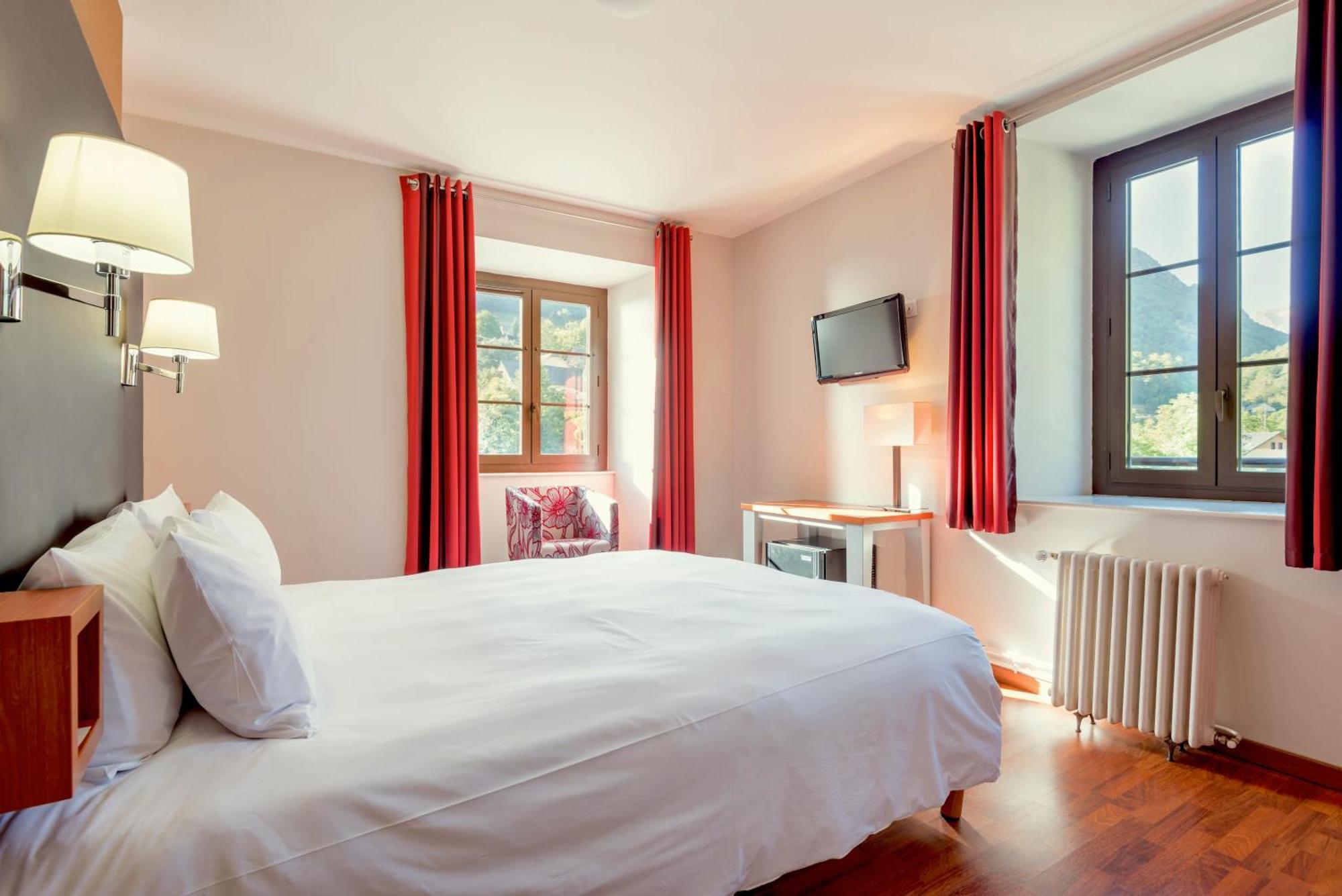 Logis Hotel La Breche De Roland Gèdre Eksteriør billede