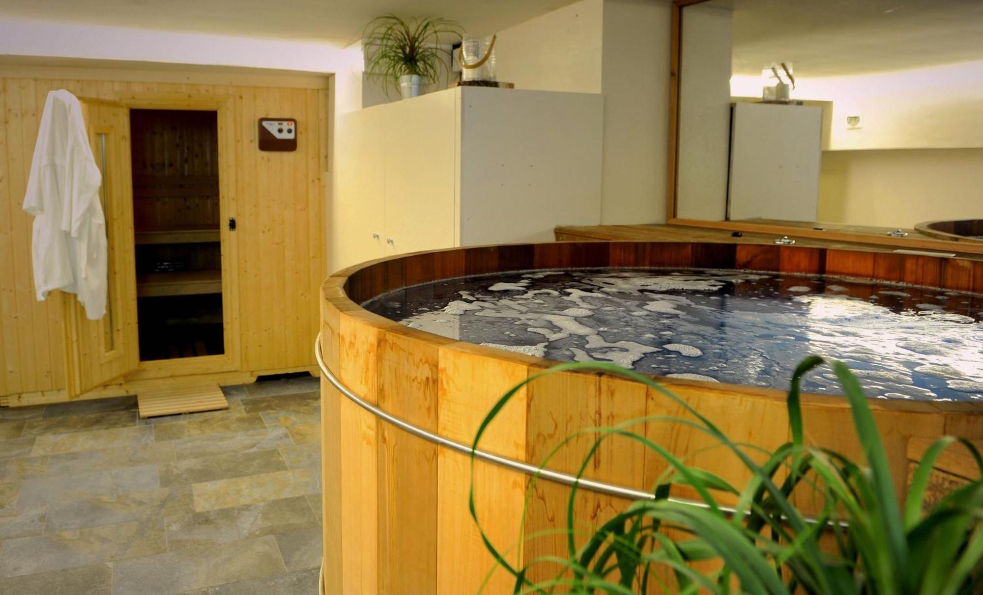 Logis Hotel La Breche De Roland Gèdre Eksteriør billede