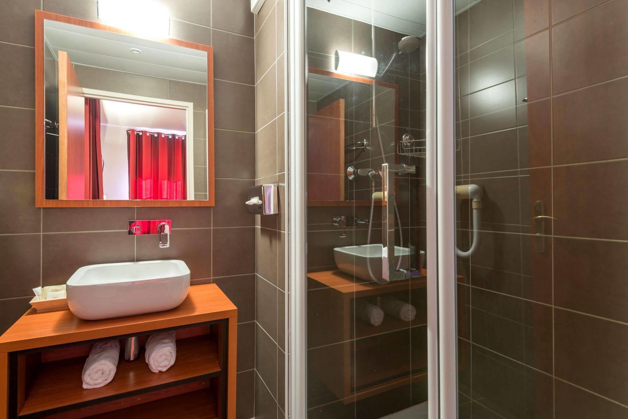 Logis Hotel La Breche De Roland Gèdre Eksteriør billede